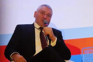 Фейгин: Это что за страна, в которой могут вот так? С пакетами, кувалду дарить и хихикать, как дурак...