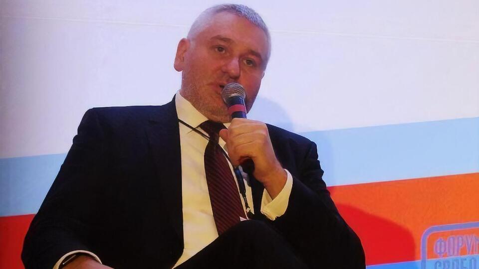 Фейгин: Это что за страна, в которой могут вот так? С пакетами, кувалду дарить и хихикать, как дурак...