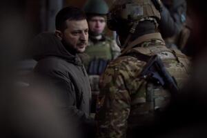 Зеленский сообщил, что Сырский сегодня объехал позиции ВСУ в районе Бахмута и Соледара и "на месте организовывал шаги, необходимые для укрепления нашей обороны"