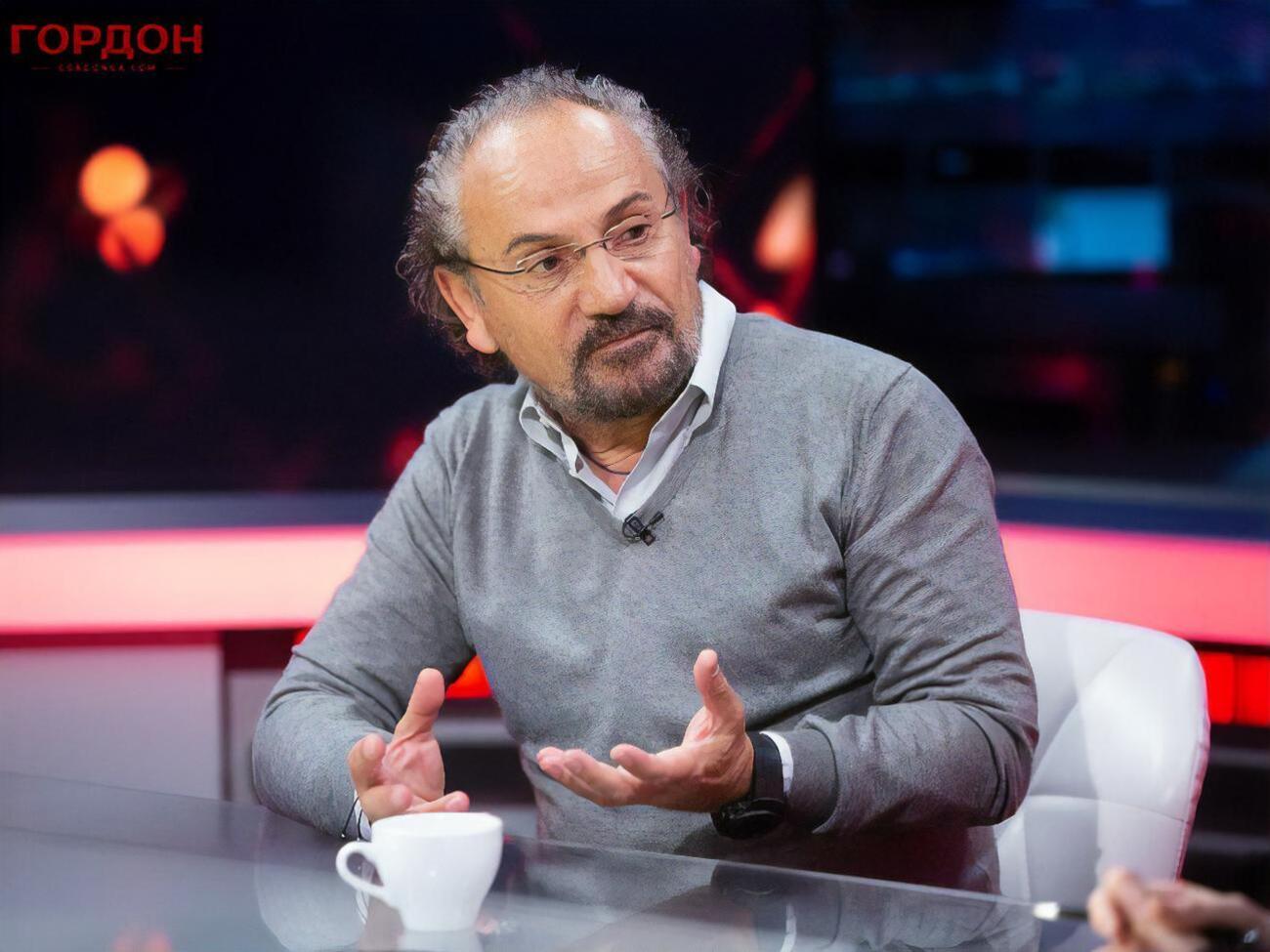 Шустер: Эти "новые русские" &ndash; пофигисты. Пока у них есть деньги, пока они могут позволить себе развязный образ жизни &ndash; для них "хоть потоп"
