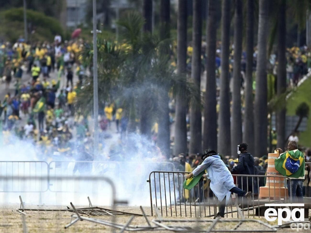 Поліція застосовувала сльозогінний газ