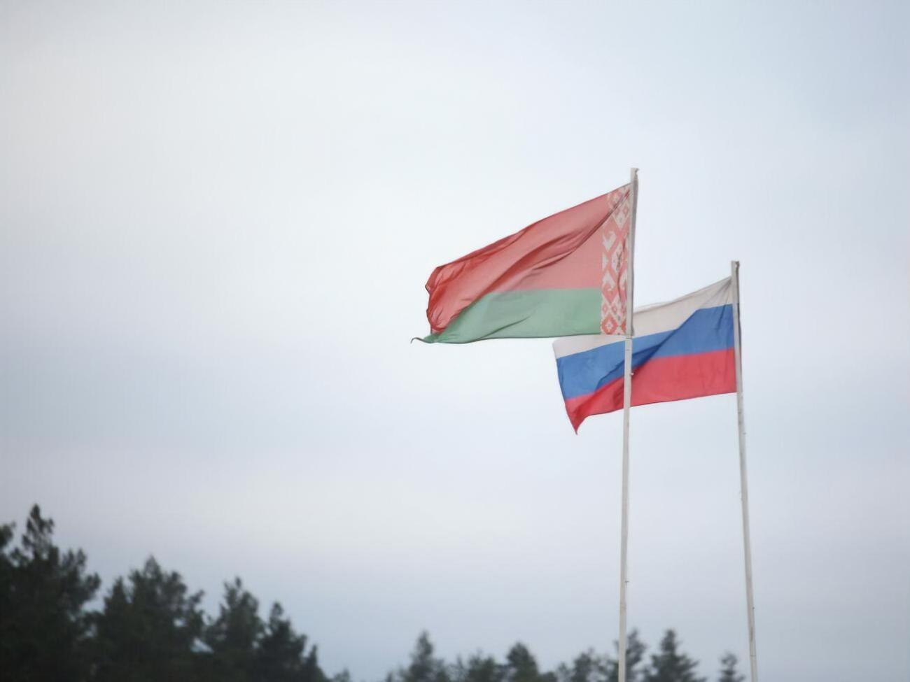 По данным минобороны Беларуси, в страну&nbsp;прибыли девять военных вертолетов из РФ