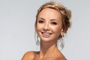 "Красиво жить не запретишь". Сопонару показала, как пила коктейль со старшей сестрой