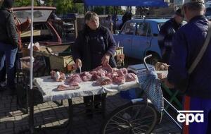 За даними ОВА, російські загарбники вимагають установлювати цінники винятково в рублях