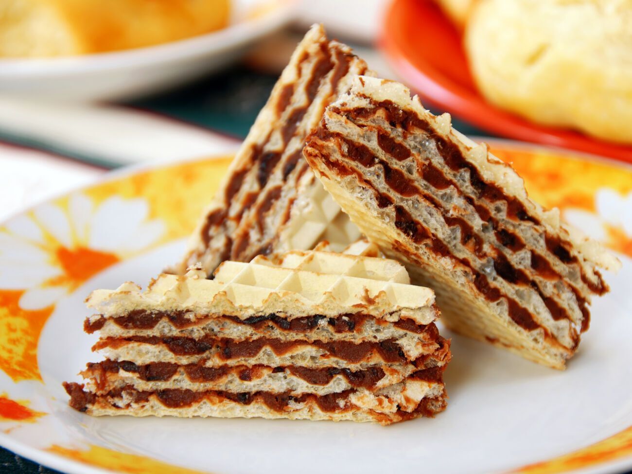 Блогер говорит, что этот вафельный торт готовится из простых ингредиентов, но выходит невероятно вкусно