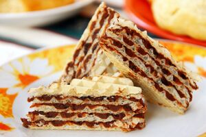 Блогерка каже, що цей вафельний торт готують із простих інгредієнтів, але виходить неймовірно смачно