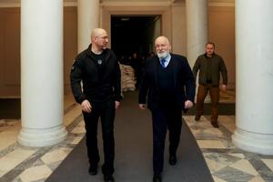 Премьер обсудил санкции с вице-президентом Еврокомиссии Тиммермансом, который приехал в Киев