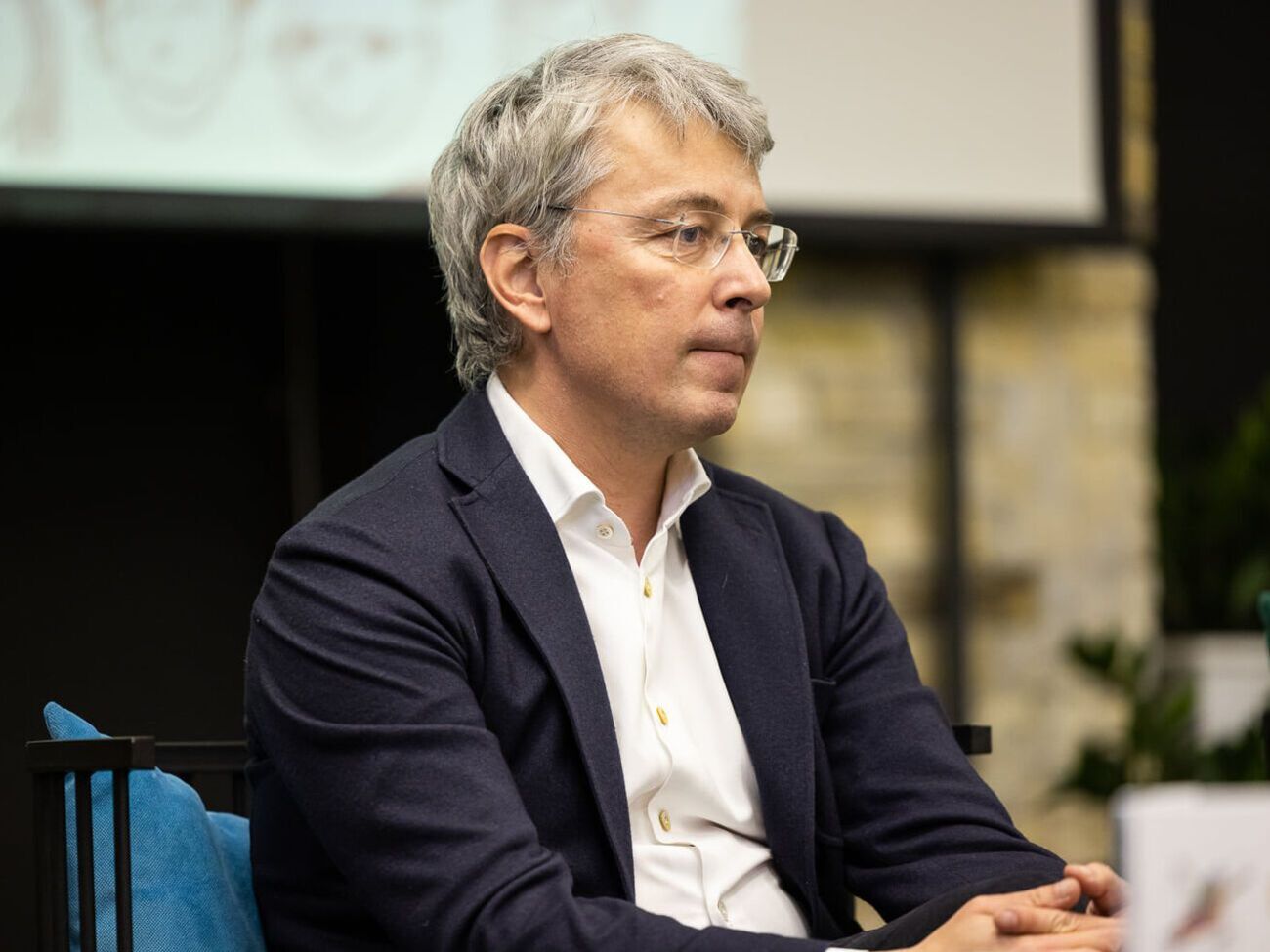 Ткаченко провів нараду в присутності кошеняти