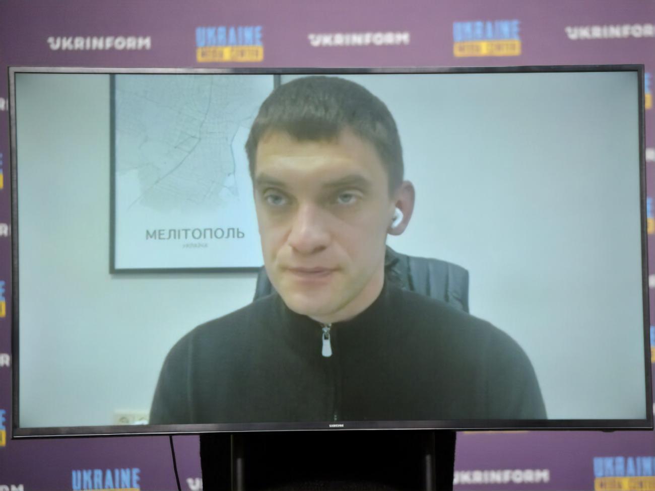 Незважаючи на те, що покинути окуповане місто проблематично, населення Мелітополя сильно скоротилося, зазначає Федоров