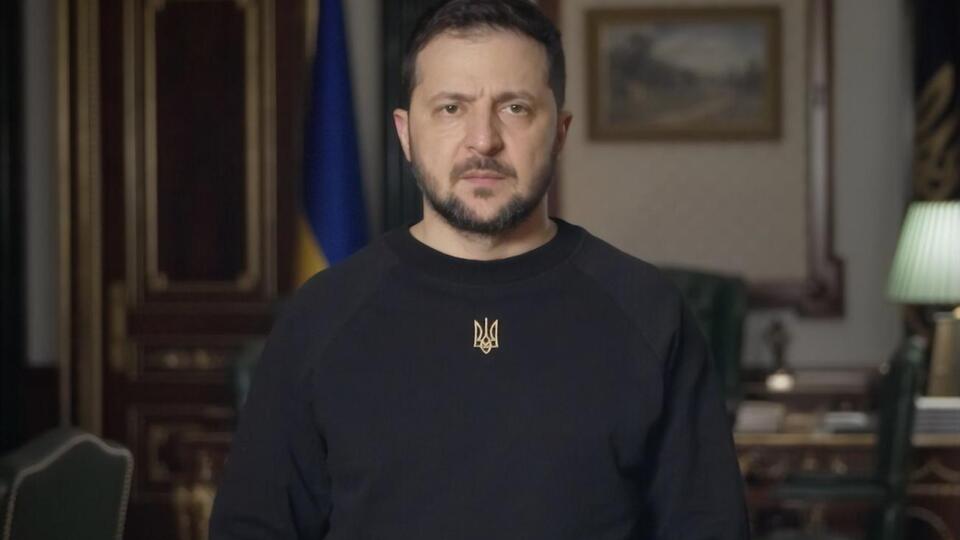 Зеленський: Уся земля під Соледаром у трупах окупантів і в шрамах від ударів. Ось так і виглядає божевілля