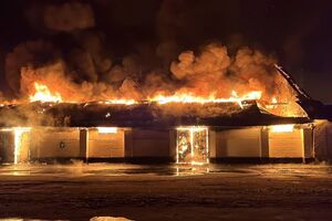 В результате ночной атаки загорелись склады с зерном в Умани