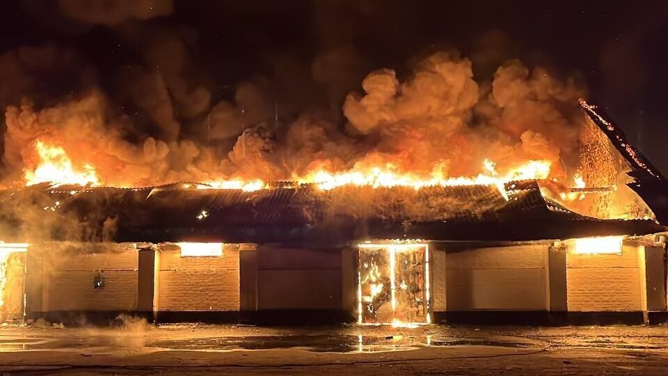 В результате ночной атаки загорелись склады с зерном в Умани