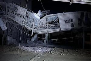 В Константиновке россияне сбросили авиабомбу, повреждены 18 домов, предприятие и линия электропередач