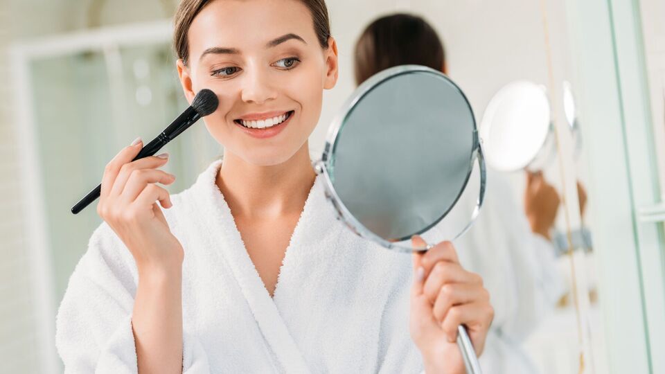 Основу нужно растушевать с помощью кисти