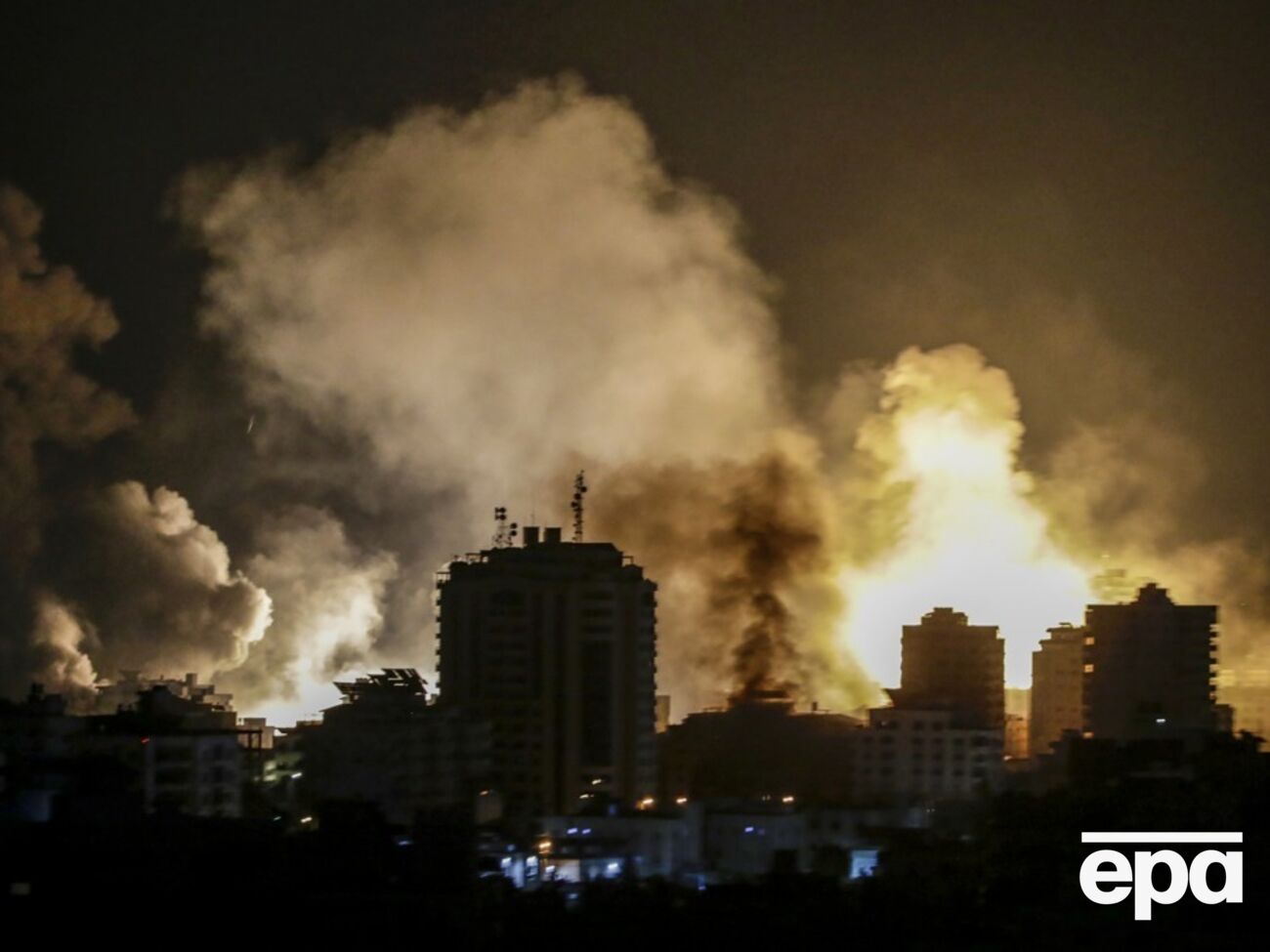 ЦАХАЛ наносит удары по Газе третий день