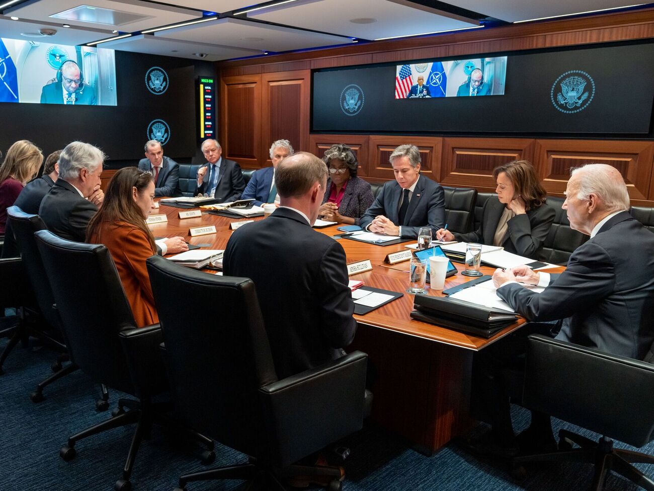 Байден сообщил, что связывался с Нетаньяху, чтобы обсудить координацию действий по поддержке Израиля, "сдерживанию враждебных сторон и защите невинных людей"