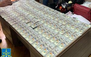 Чиновница организовала изготовление фиктивных справок, цена услуги составляла $1300 с человека, отметили во Львовской областной прокуратуре