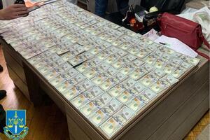 Чиновница организовала изготовление фиктивных справок, цена услуги составляла $1300 с человека, отметили во Львовской областной прокуратуре