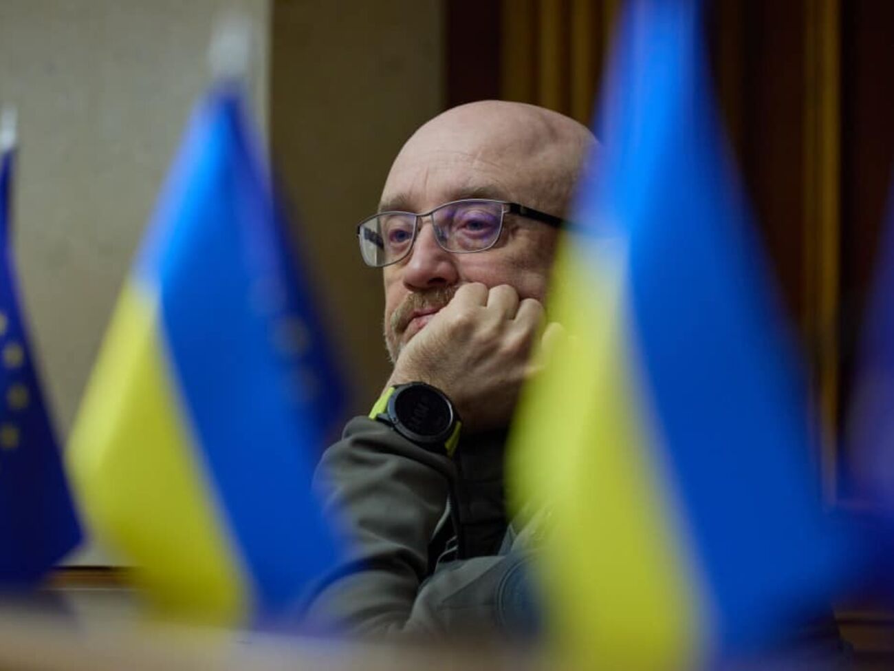 NV стверджує, що Резніков зараз пише книжку