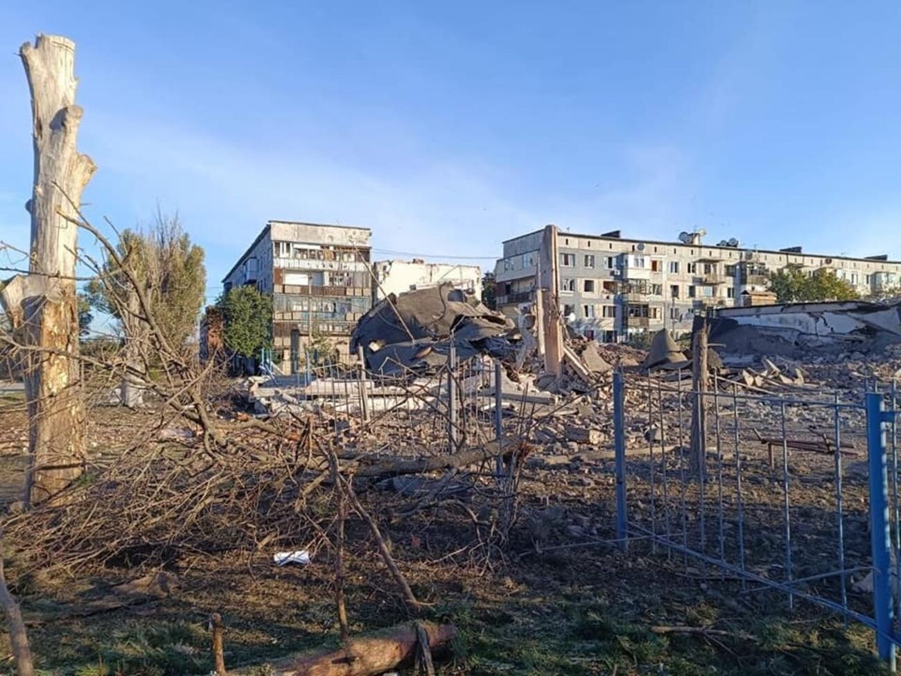 На волноваському напрямку окупанти обстріляли Вугледар і Максимівку