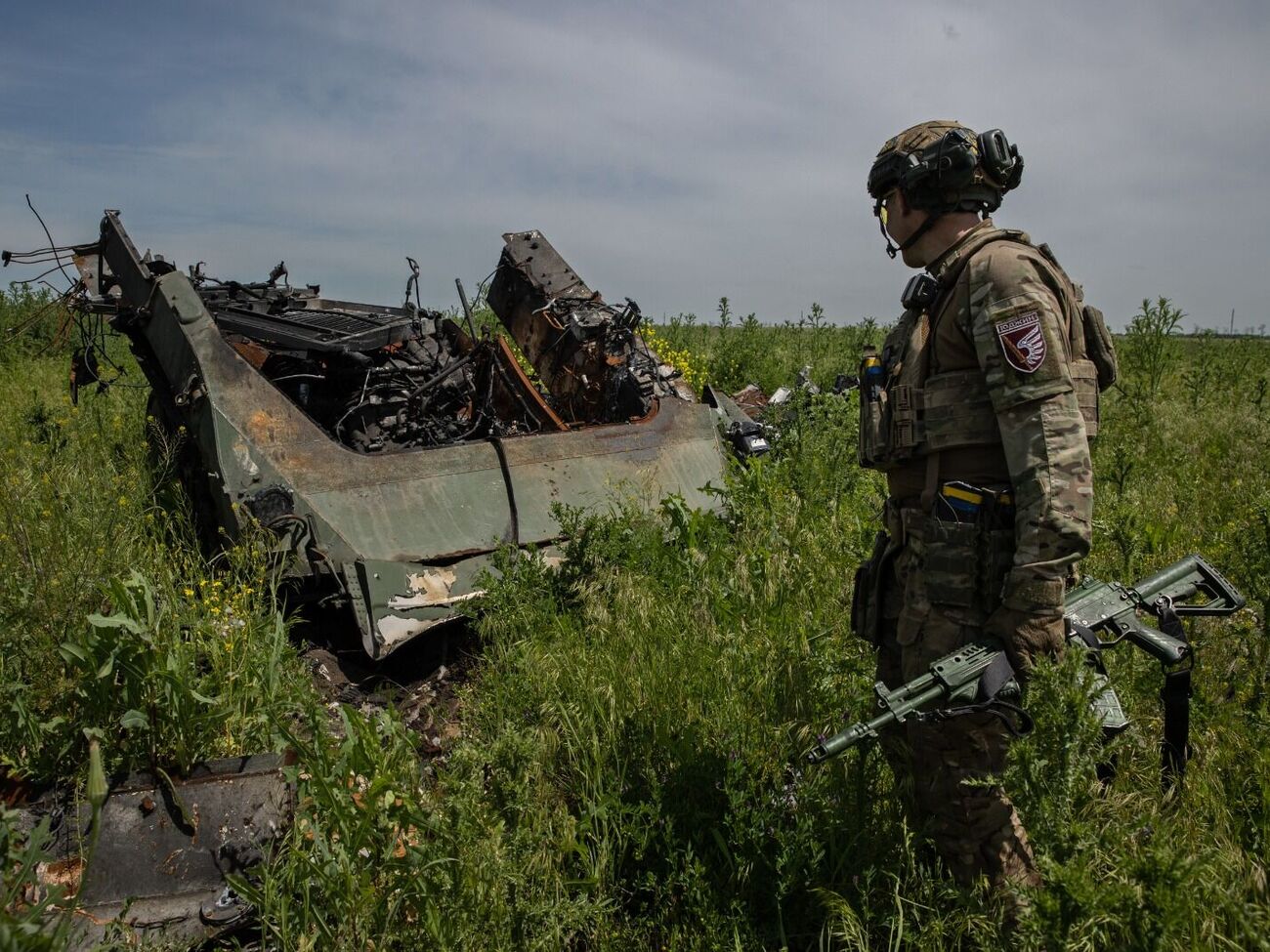 Зеленский отметил военных 53-й и 110-й ОМБр, 59-й ОМПБр и 79-й ОДШБр за уничтожение бронированной техники оккупантов