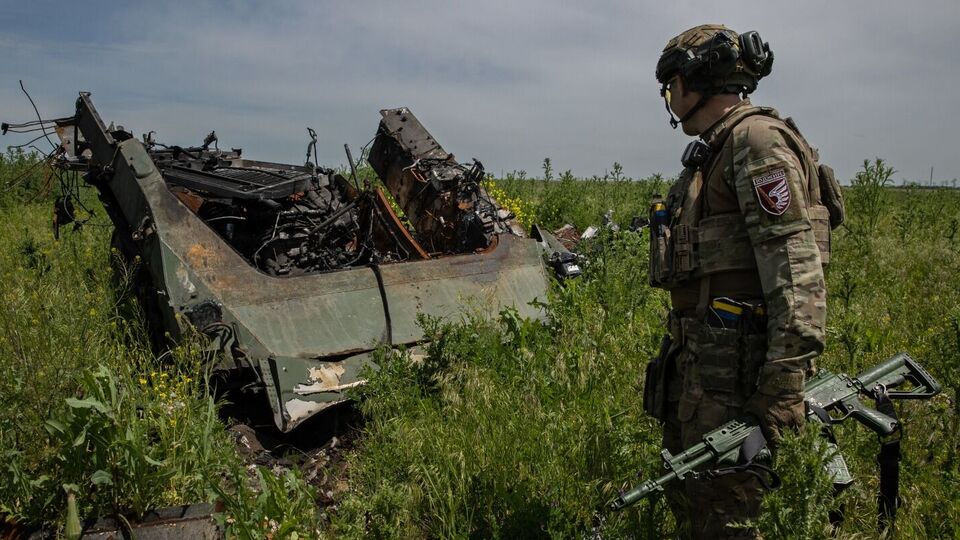 Зеленський відзначив військових 53-ї та 110-ї ОМБр, 59 ОМПБр та 79-ї ОДШБр за знищення броньованої техніки окупантів