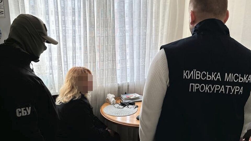 Чиновниця РДА у Києві координувала інформаційну пропагандистську діяльність Азарова, зазначили у прокуратурі