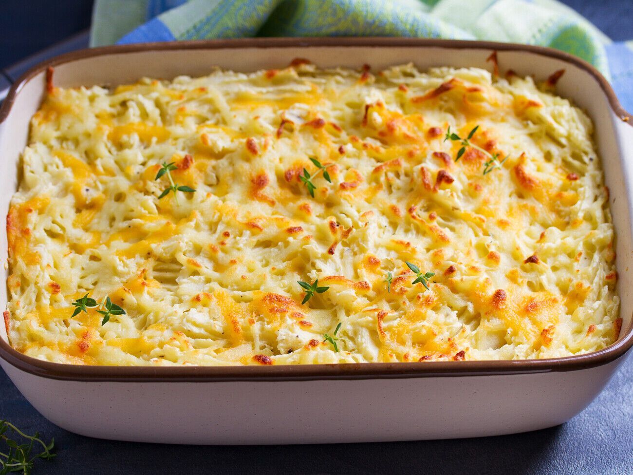 Пицца выпекается 10 минут в разогретой духовке