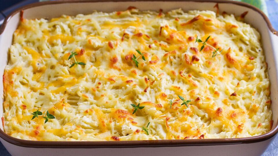 Пицца выпекается 10 минут в разогретой духовке