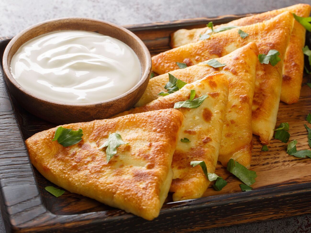 Бендерики подают со сметаной