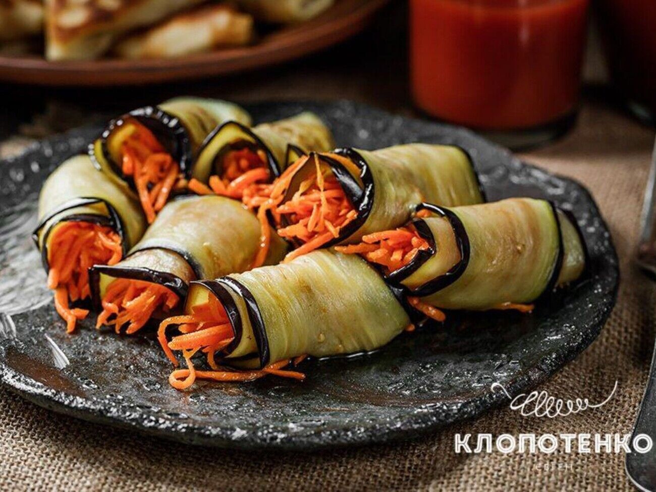 Баклажани спершу потрібно обсмажити на олії з обох боків