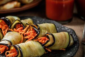 Баклажани спершу потрібно обсмажити на олії з обох боків