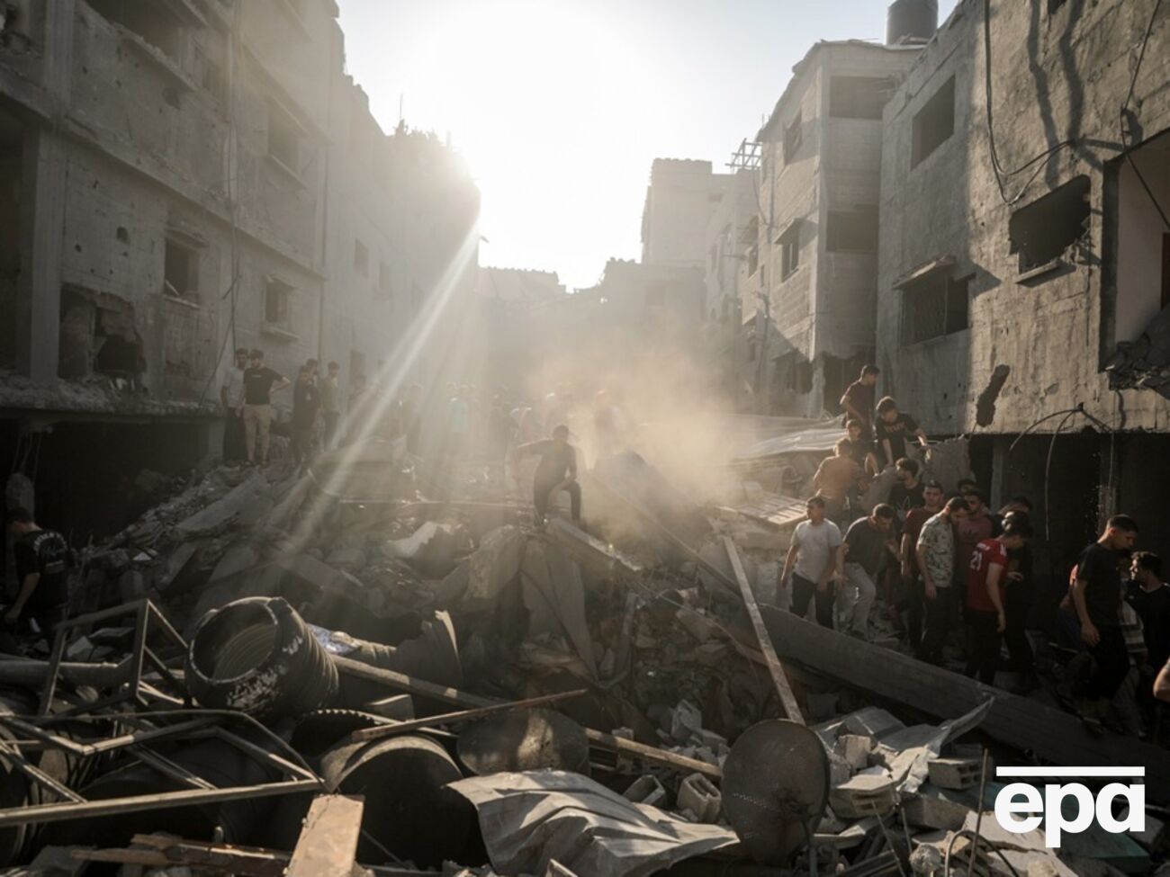 Армія Ізраїлю бомбить Газу, пообіцявши перетворити на руїни "будь-яке місце, де діє ХАМАС"