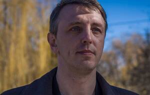 Ладіна затримали після приїзду до Сімферополя, після цього в його будинку в Севастополі провели обшук