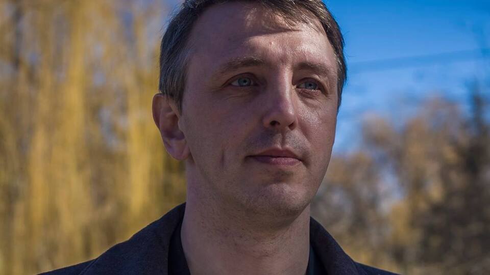 Ладина задержали по приезде в Симферополь, после этого в его доме в Севастополе провели обыск