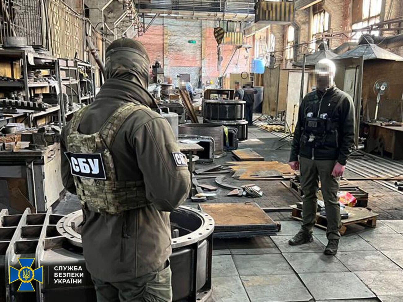 Протягом 2022 року підозрювані незаконно експортували до Росії кілька партій арматурного комплектовання на більше ніж 2 млн грн