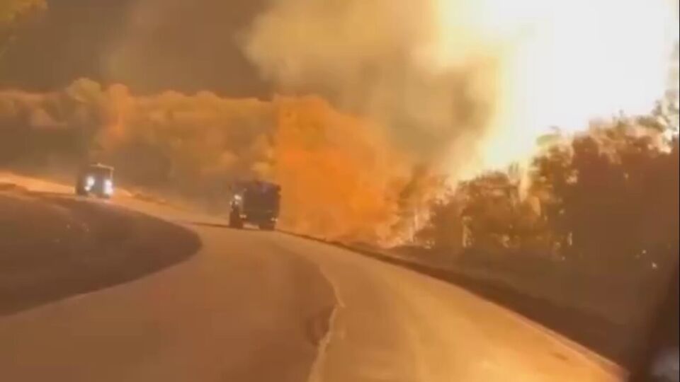 Из-за пожара в районе Кутейниково все машины разворачивают на Новоазовск, отметили в соцсетях