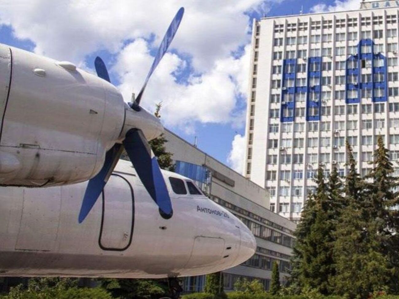 Государство не увидело ни одного дрона, разработанного НАУ, с начала полномасштабного вторжения. Он должен был стать центром авиапилотирования и разработки БПЛА