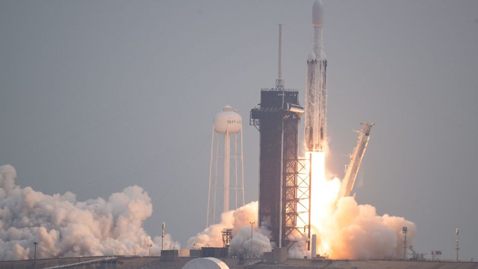 "Психея", розміщена на борту важкої ракети SpaceX Falcon Heavy, успішно злетіла з космічного центру імені Кеннеді у Флориді 13 жовтня