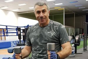 Комаровский родился в 1960 году в Харькове