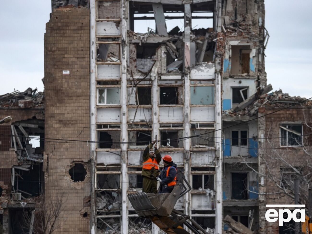 Мигрантов завезли в Мариуполь для строительных работ, вместо этого они создают этнические преступные группировки, отмечают в ЦНС