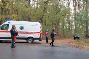 У Чернігівській області двоє місцевих жителів поїхали до лісу по дрова й підірвалися в лісосмузі, зазначили в поліції