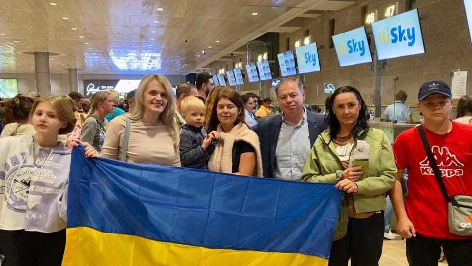 Перший евакуаційний борт із 207 громадянами України на борту вилетів увечері 14 жовтня