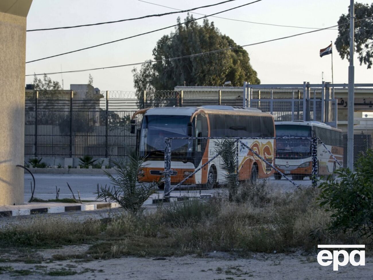 За даними посольства України в Ізраїлі, поблизу "Рафах" перебуває понад 200 українських громадян