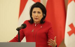 Зурабишвили заявляла правящей партии "Грузинская мечта", что ей нужно "забыть мечту" о ее отставке