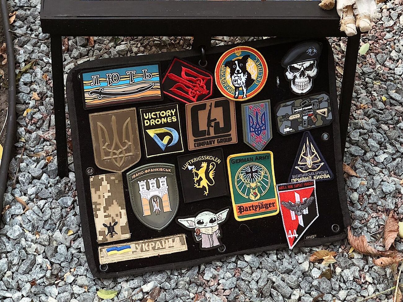 З могили пілота уже вдруге крадуть шеврони