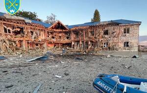 Одно из зданий на территории одесского яхт-клуба разрушено