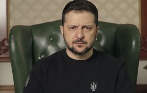 Зеленский поблагодарил украинских защитников, уничтожающих базы россиян на украинской земле