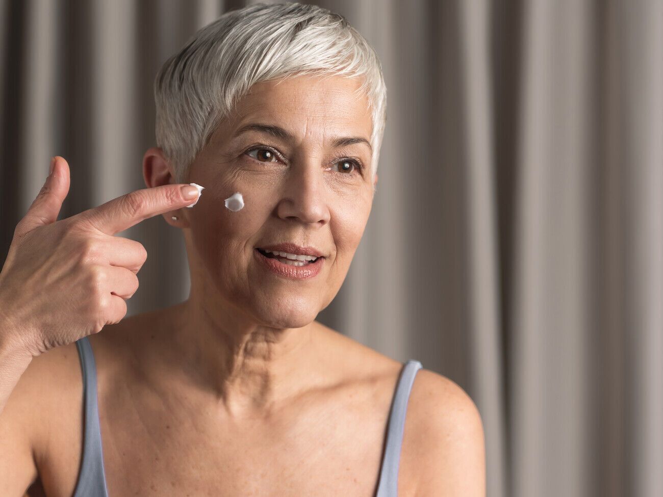 По словам эксперта, кремы с глицерином хорошо использовать, если вы находитесь во влажном климате