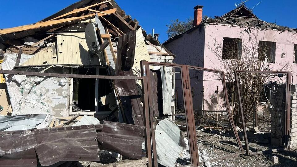 На месте прилета работают спасатели, полицейские, медицинская служба